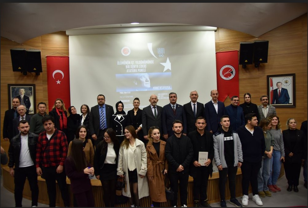 Bir Dünya Lideri Atatürk Paneli